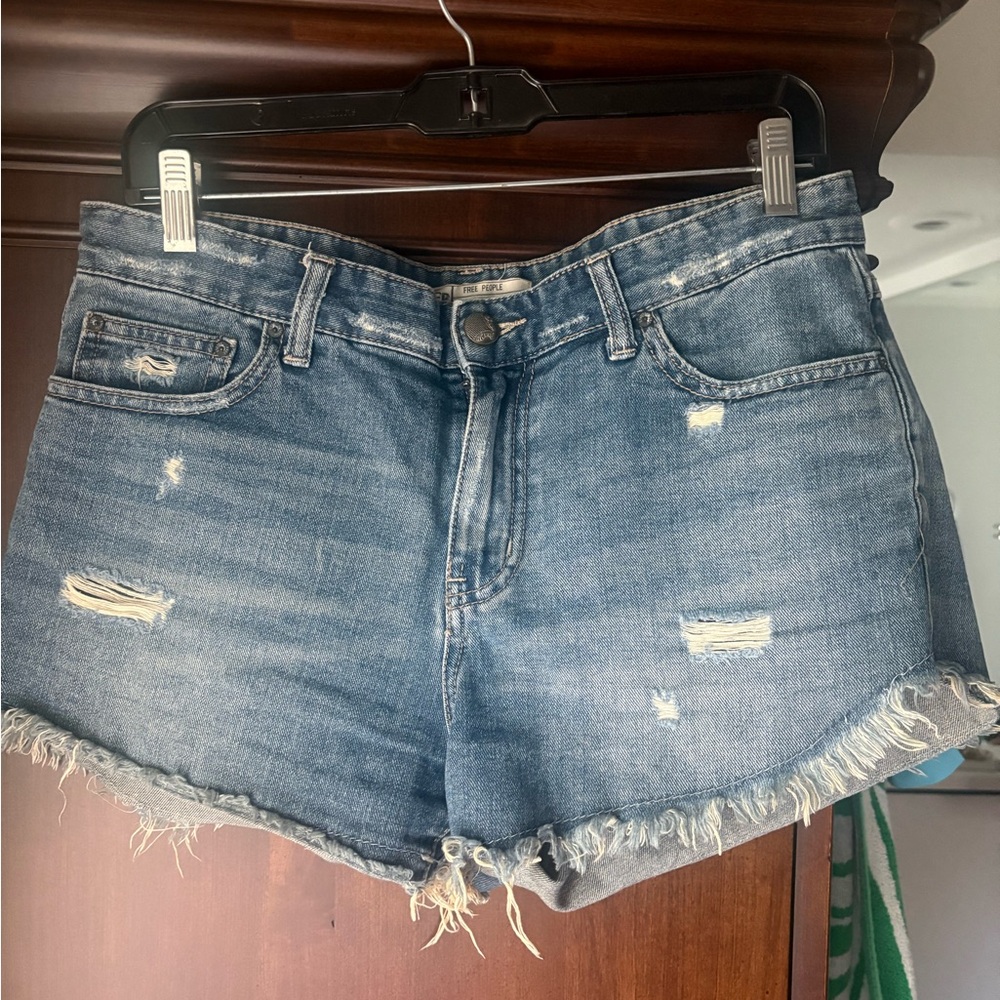 Free People Classic  Distressed Jean Women’s Shorts size 29